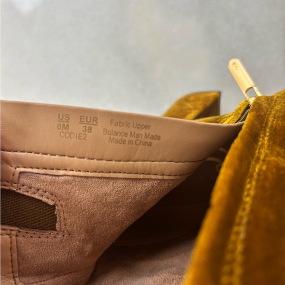 Sam Edelman booties. Size 8 - Picture 5 of 7